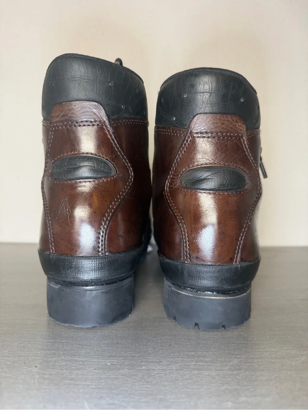 Lowa Hiking Boots Mens Sz 10 Leather Waterproof Outdoor Brown Vibram Gore-Tex